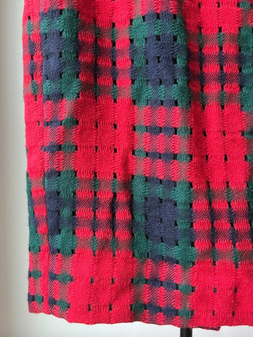 J. Crew Lattice Wool Knit Red and Green Midi Pencil Skirt - Size 0 - Picture 3 of 9